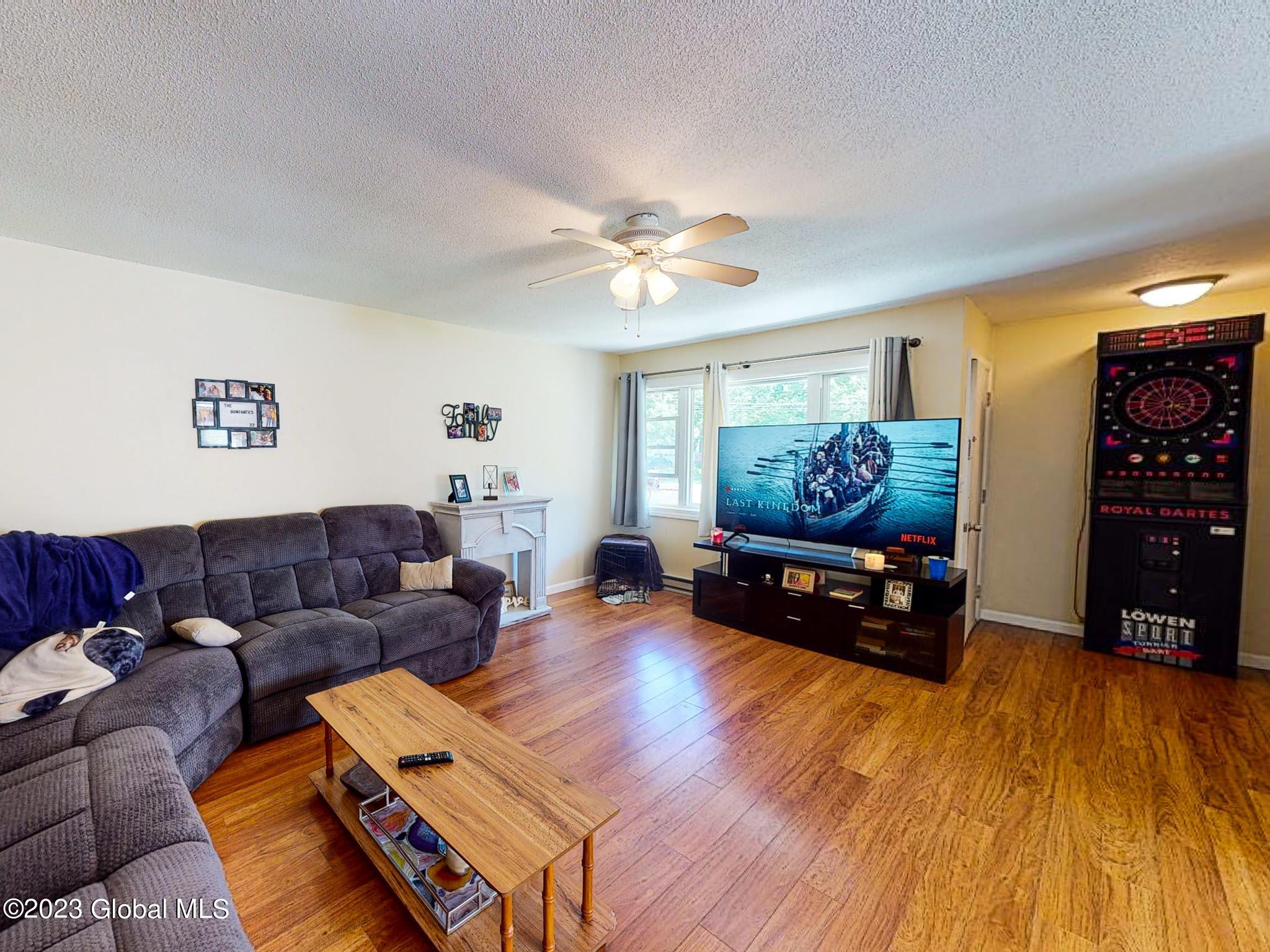 99-101 Vosburgh Road Halfmoon, NY 12118 - Photo 2 of 18 LIVINGROOM1