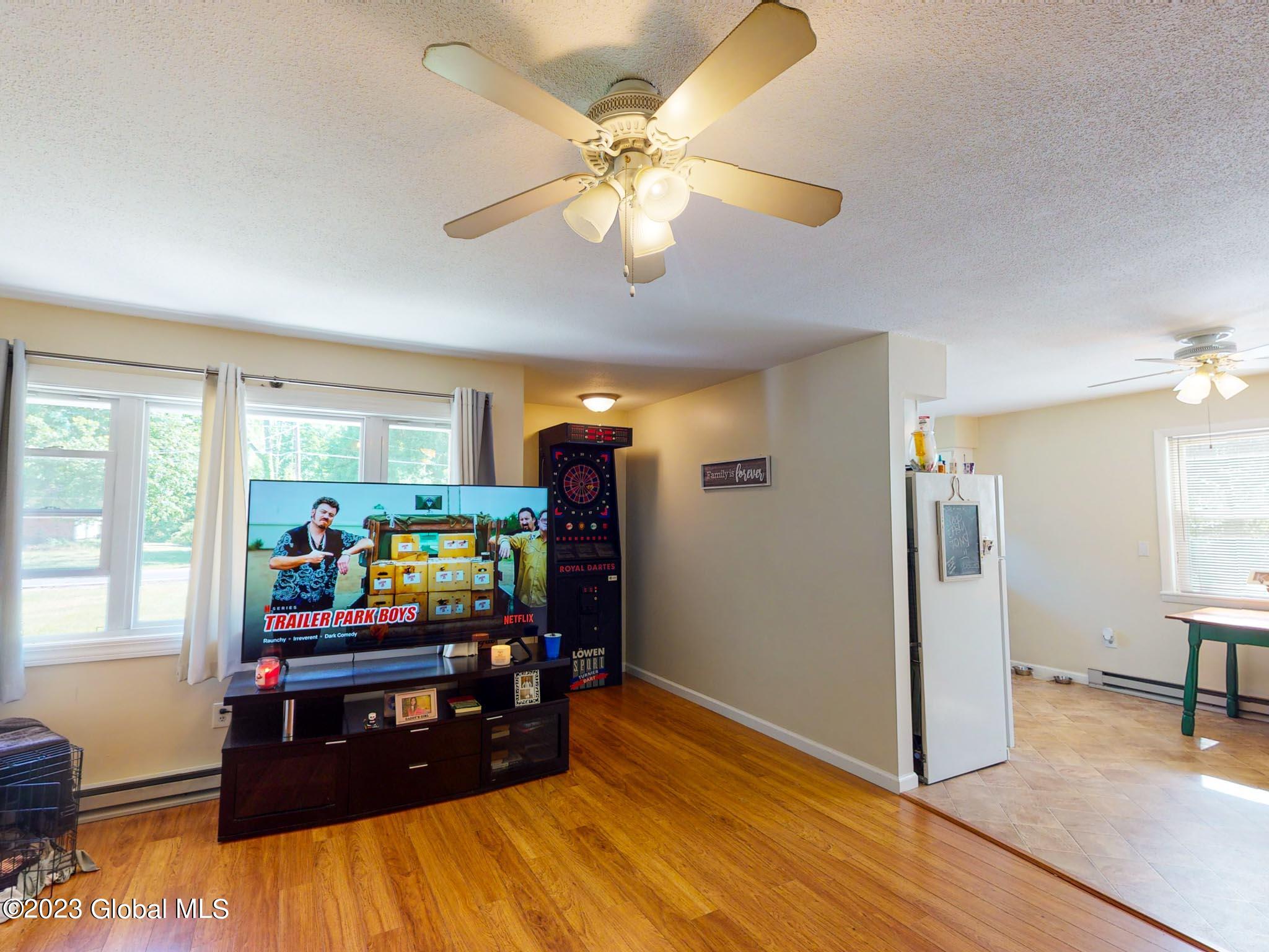 99-101 Vosburgh Road Halfmoon, NY 12118 - Photo 4 of 18 LIVINGROOM3