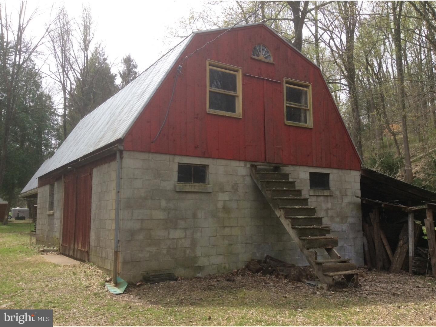 2405 New Holland Road Reading, PA 19607 - Photo 14 of 25 Barn