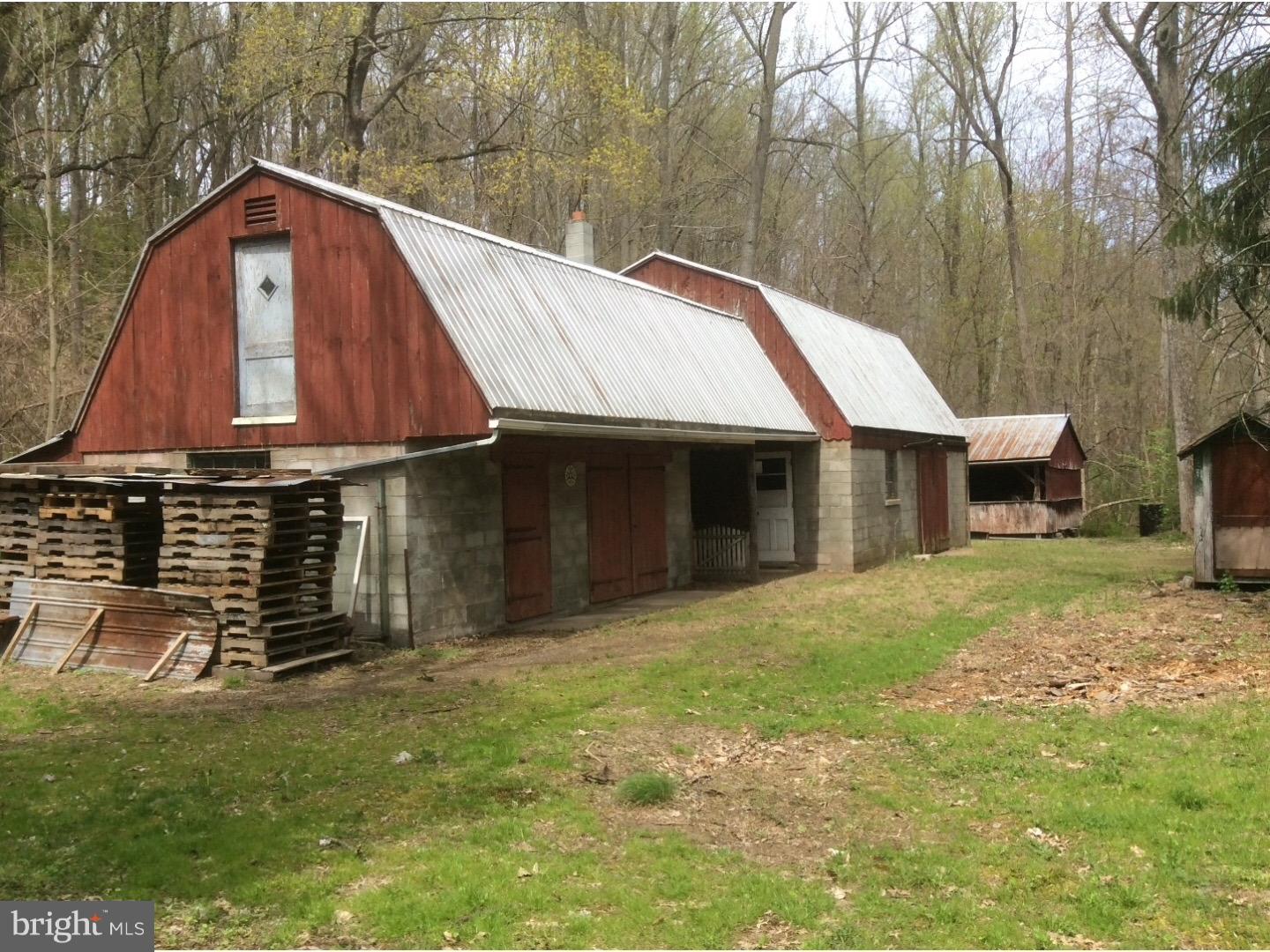 2405 New Holland Road Reading, PA 19607 - Photo 15 of 25 Barn