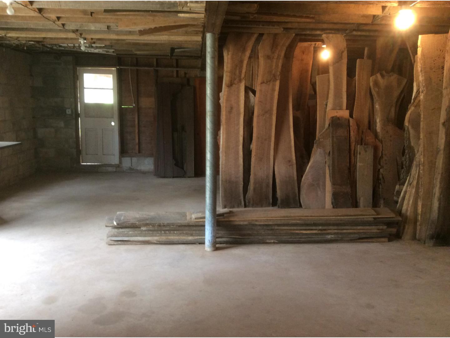 2405 New Holland Road Reading, PA 19607 - Photo 16 of 25 Barn
