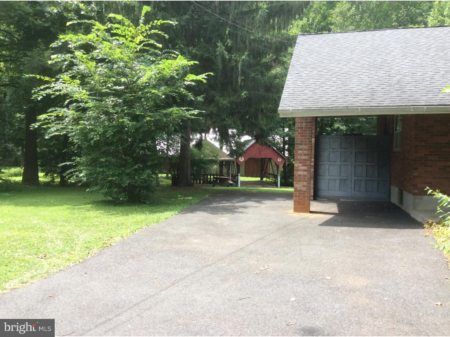 2405 New Holland Road Reading, PA 19607 - Photo 4 of 25 Driveway