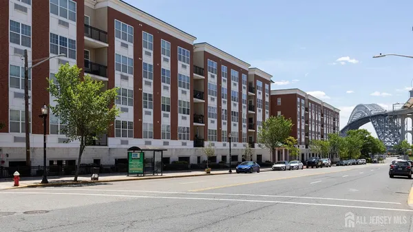 $2,839 | 42 John F. Kennedy Boulevard, Unit 519, Bayonne, NJ 07002