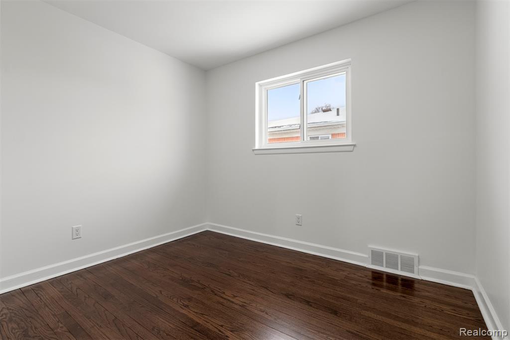 8932 Wormer Redford, MI 48239 - Photo 20 of 36