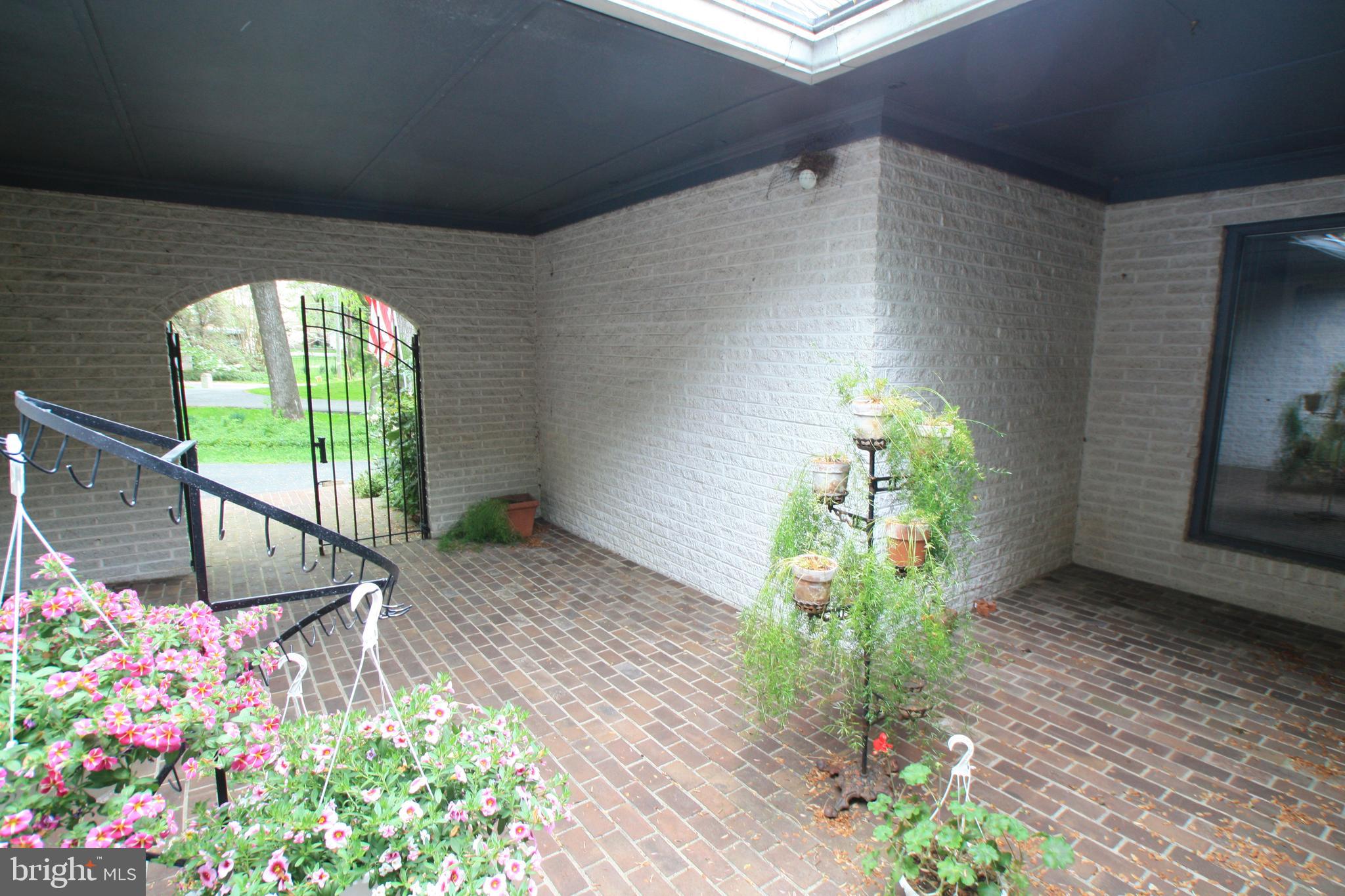 11006 Brent Road Potomac, MD 20854 - Photo 3 of 9