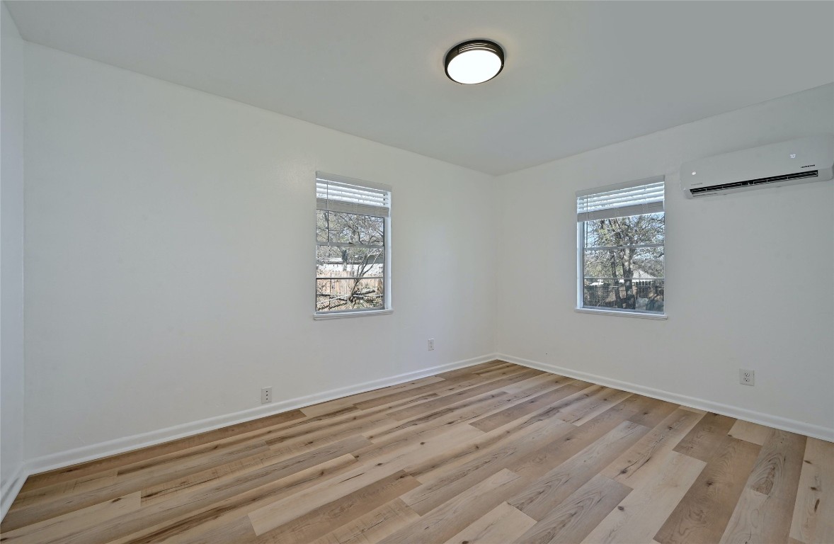 5204 Star Light Terrace Austin, TX 78721 - Photo 15 of 27