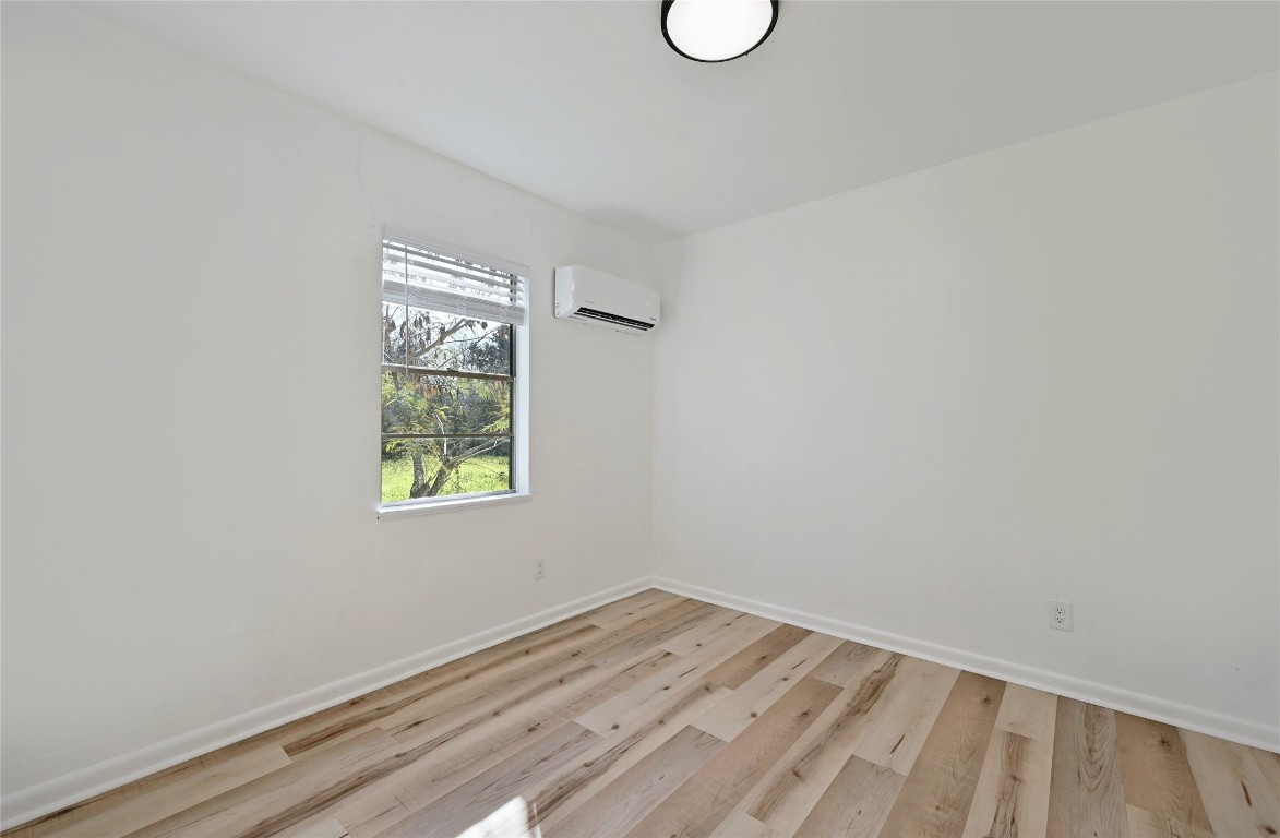 5204 Star Light Terrace Austin, TX 78721 - Photo 16 of 27