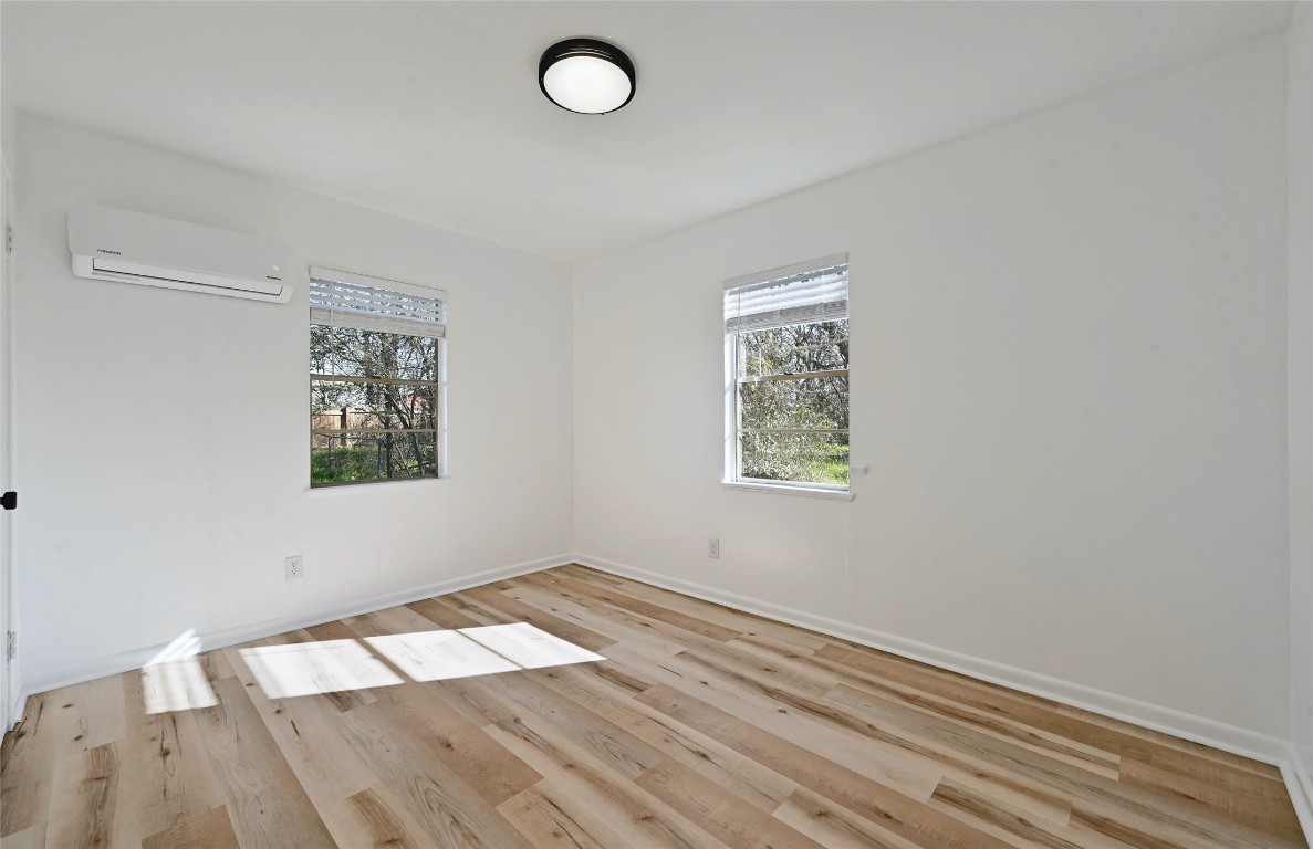 5204 Star Light Terrace Austin, TX 78721 - Photo 17 of 27