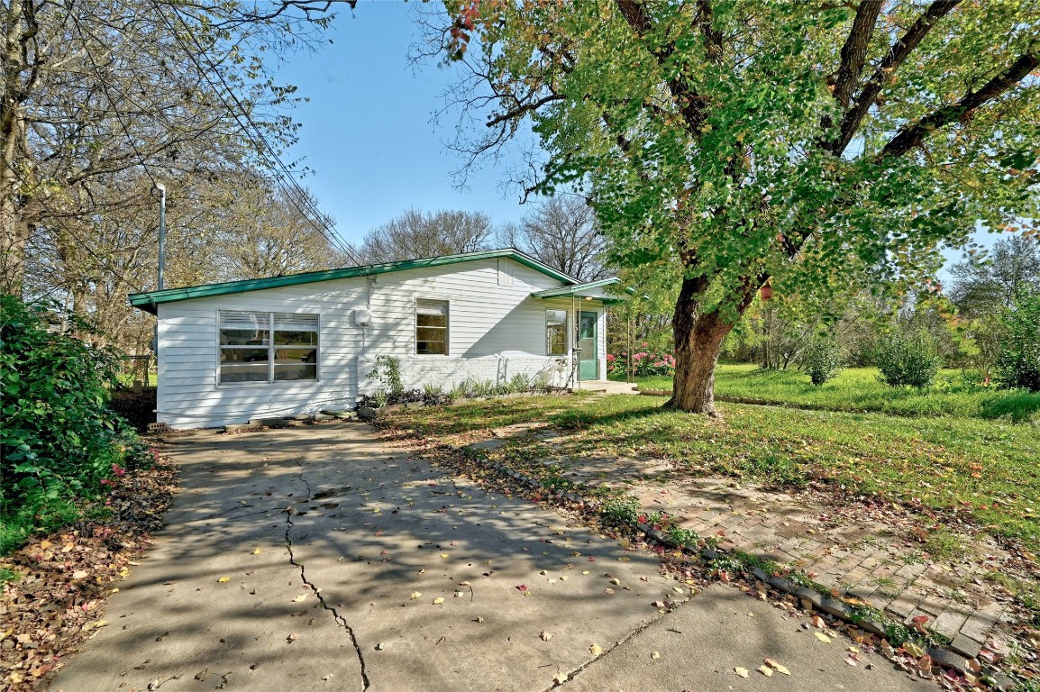 5204 Star Light Terrace Austin, TX 78721 - Photo 3 of 27