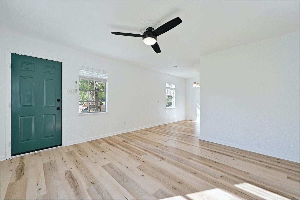 5204 Star Light Terrace Austin, TX 78721 - Photo 7 of 27