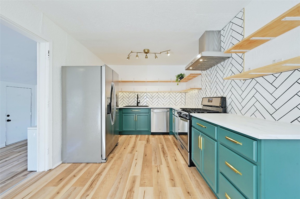 5204 Star Light Terrace Austin, TX 78721 - Photo 10 of 27