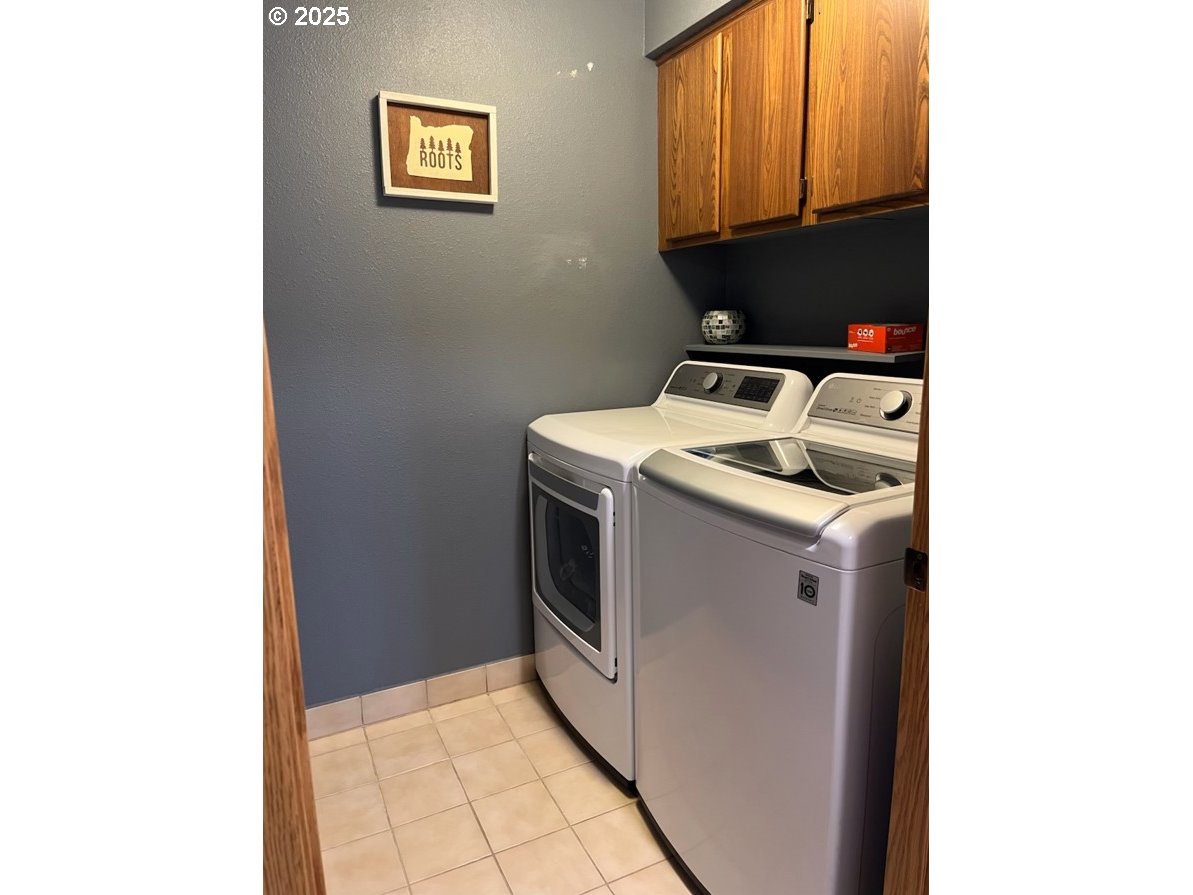 1101 Southwest 37th Street Pendleton, OR 97801 - Photo 16 of 22 a utility room with dryer and washer