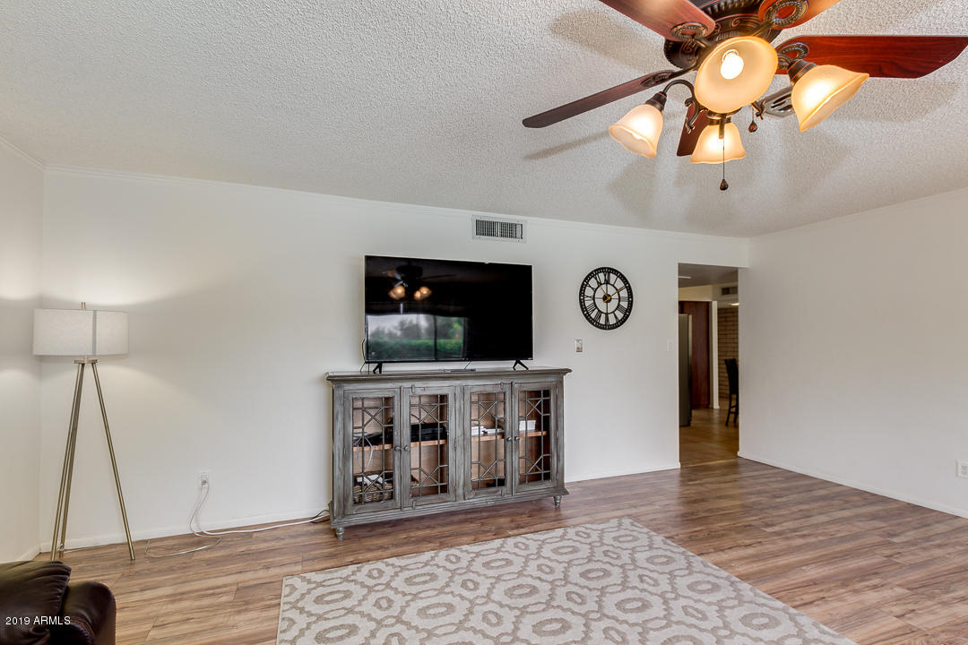 4239 West Redfield Road Phoenix, AZ 85053 - Photo 4 of 31 07-Redfield