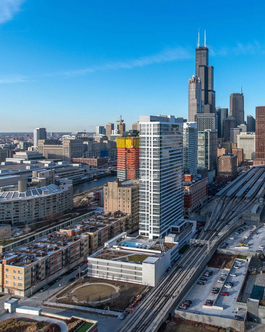801 South Financial Place, Unit 605 Chicago, IL 60607 - Photo 2 of 31 a city view with tall buildings