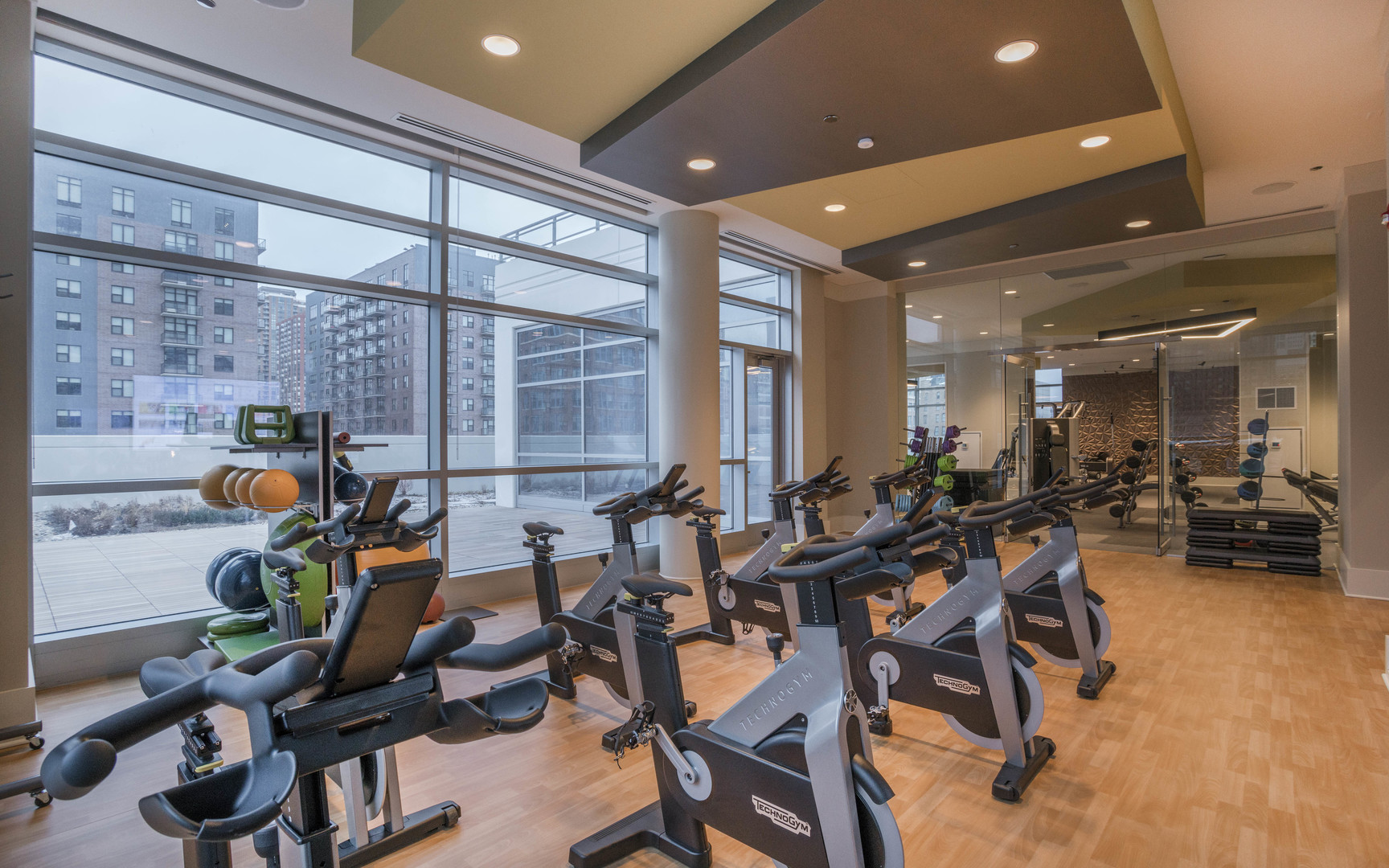 801 South Financial Place, Unit 605 Chicago, IL 60607 - Photo 23 of 31 a room with lots of chairs and mirrors
