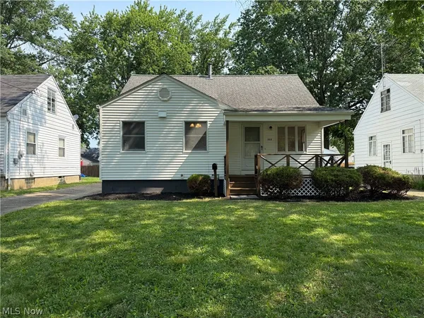 $179,900 | 522 Eastern Heights Boulevard, Elyria, OH 44035