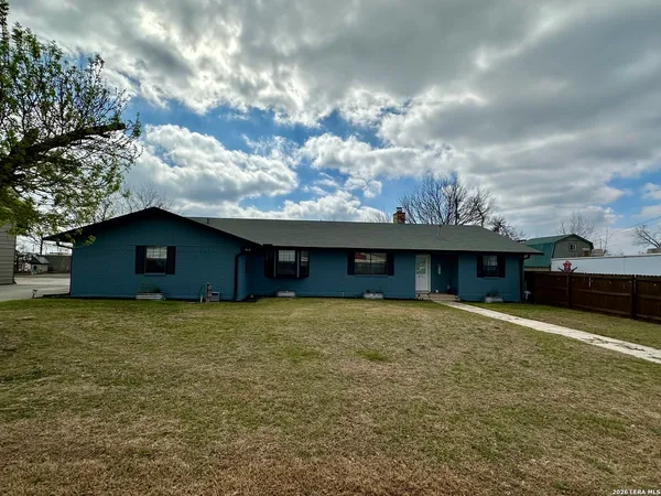 $1,950 | 211 Uecker Drive, Spring Branch, TX 78070