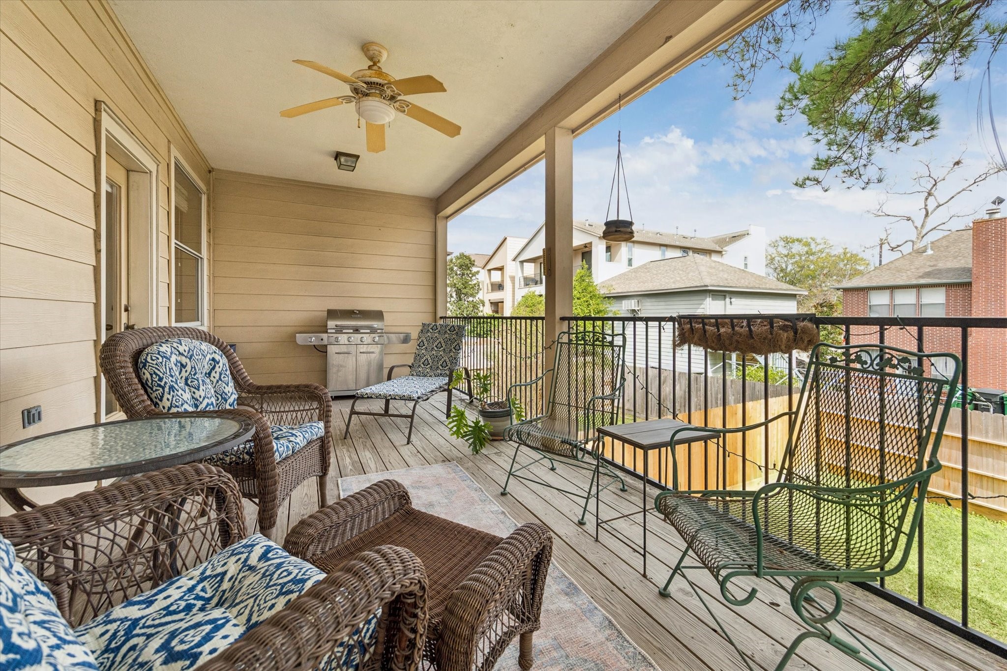 210 Malone Street Houston, TX 77007 - Photo 19 of 34 Very nice sized balcony with plenty of room for seating and grilling.