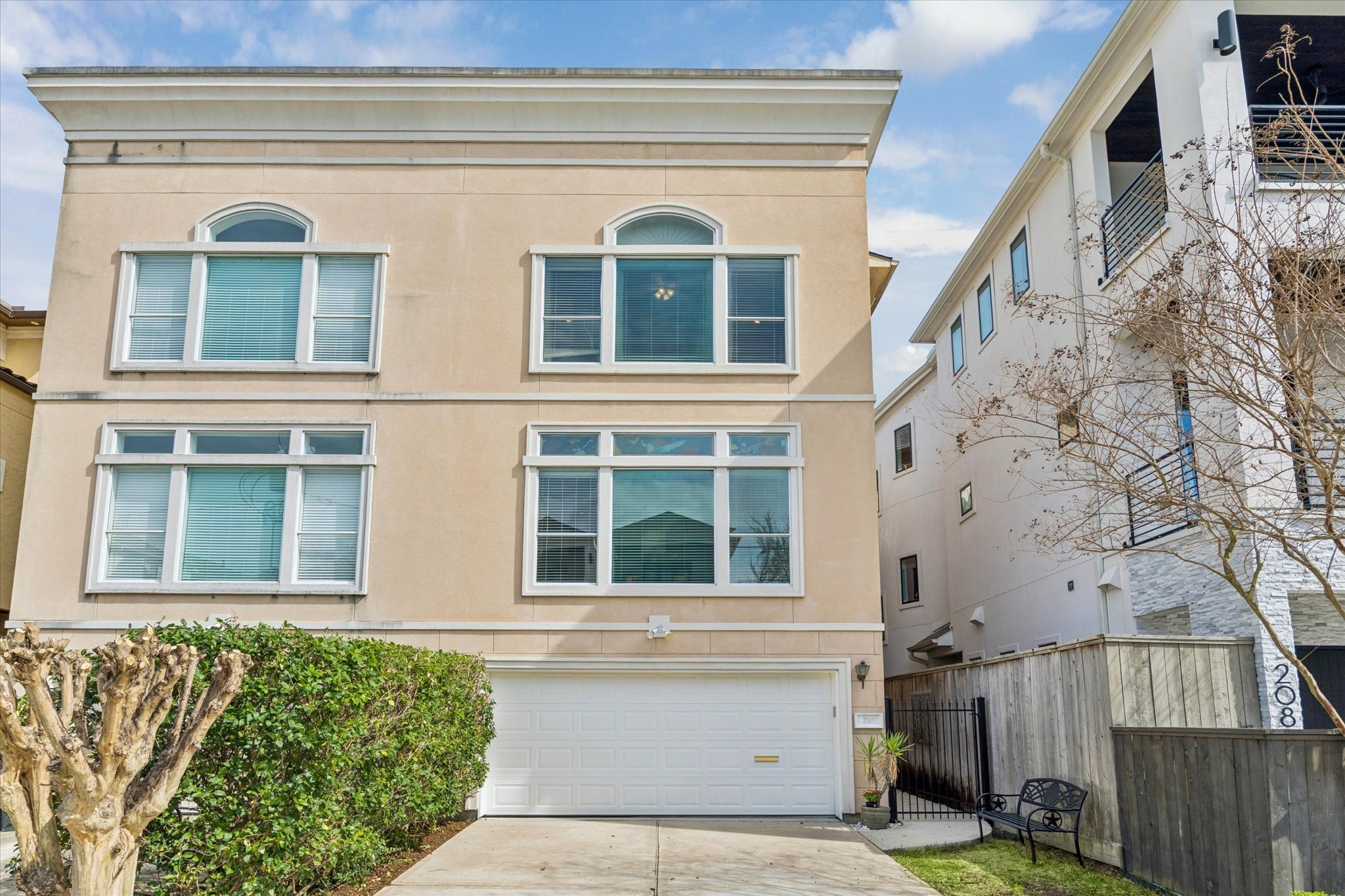 210 Malone Street Houston, TX 77007 - Photo 2 of 34 210 Malone is on one of the most desirable areas of Rice Military. It is only one block North of Memorial Dr.