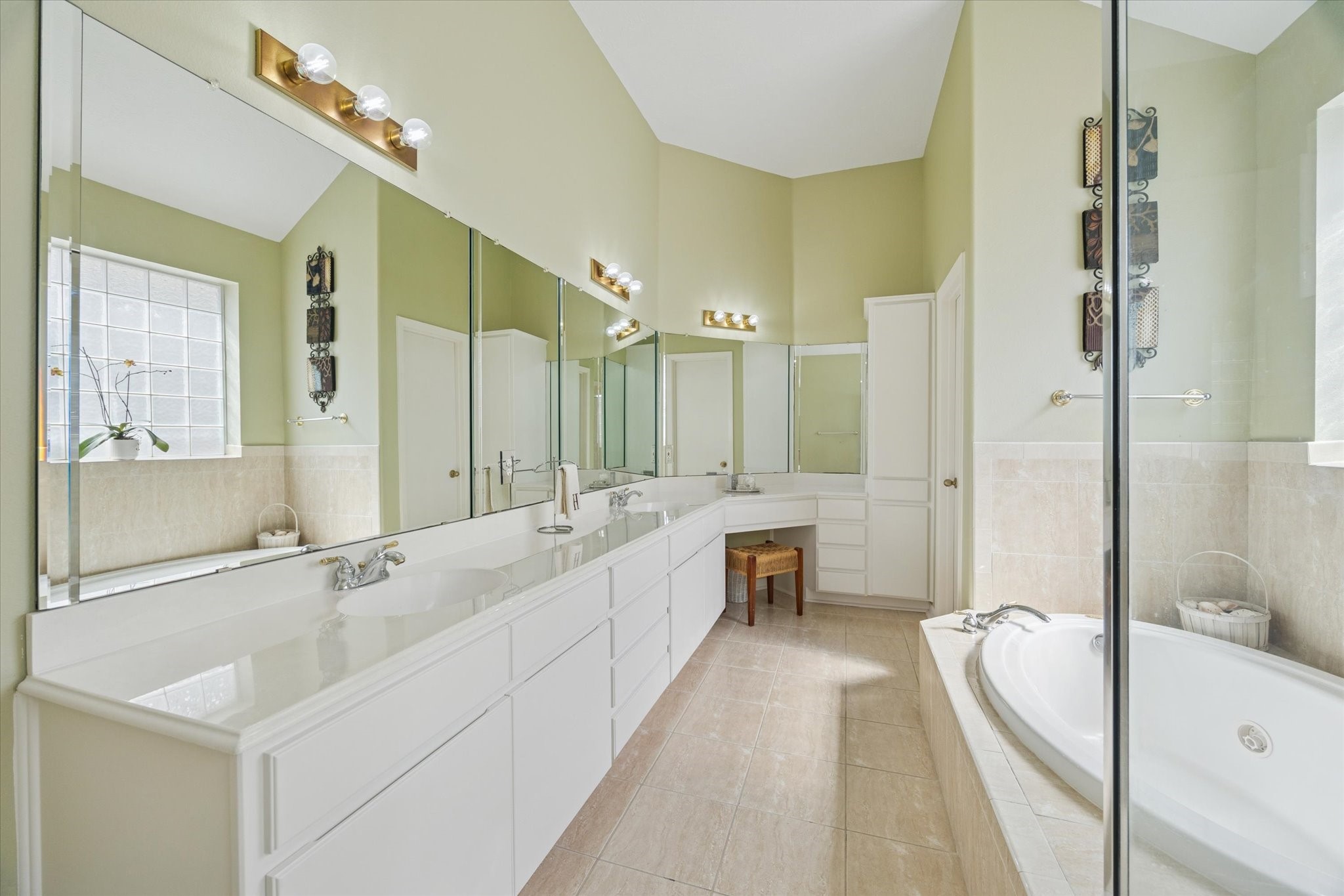 210 Malone Street Houston, TX 77007 - Photo 27 of 34 Double sinks and a dedicated vanity area. Plenty of counter space!