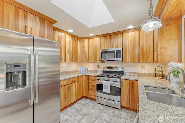 $799,000 | 23312 44th Avenue West, Mountlake Terrace, WA 98043