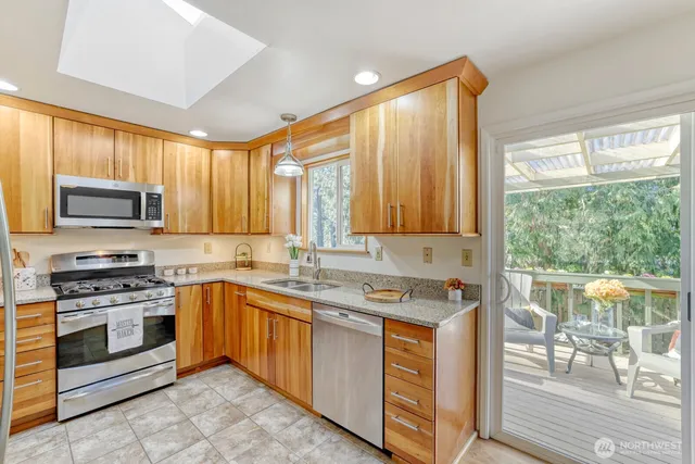 $799,000 | 23312 44th Avenue West, Mountlake Terrace, WA 98043