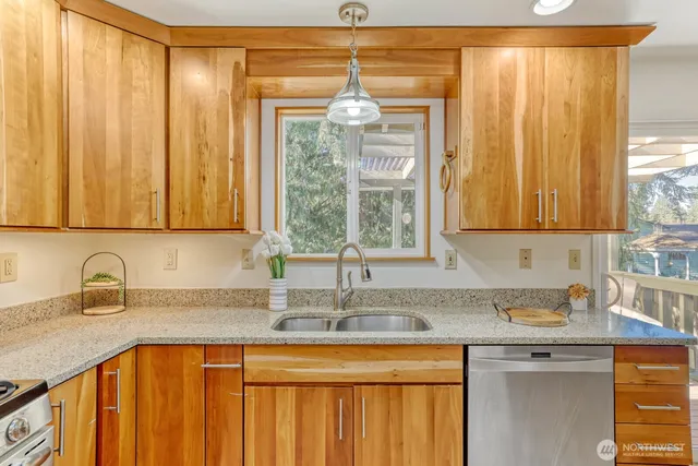 $799,000 | 23312 44th Avenue West, Mountlake Terrace, WA 98043