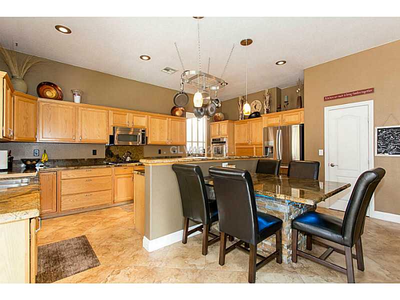 302 Doe Run Circle Henderson, NV 89012 - Photo 11 of 34 Kitchen.