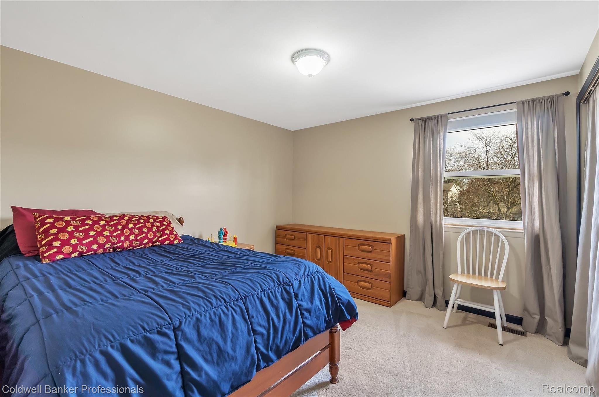 6951 East Spring Drive Canton, MI 48187 - Photo 26 of 43 Large bedroom 1