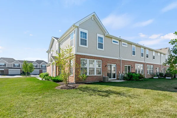 $310,000 | 1246 Draper Road, McHenry, IL 60050