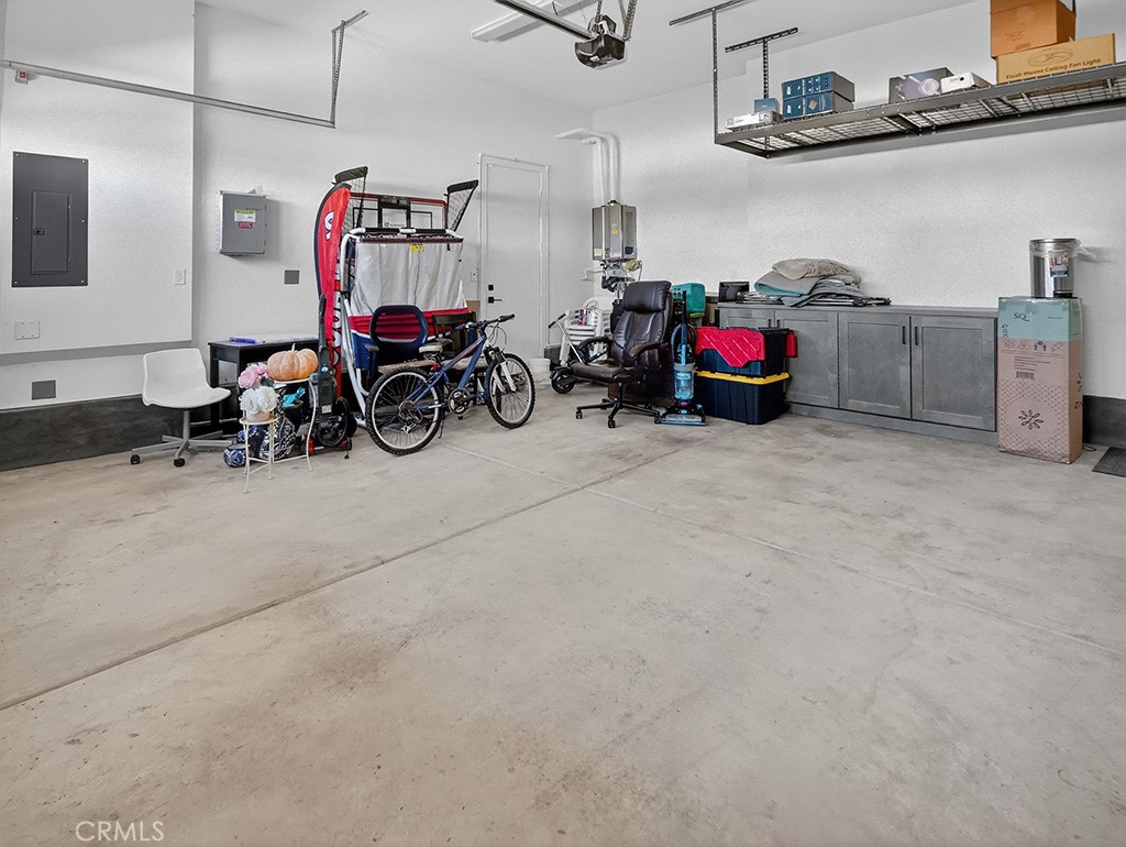 32441 Toyon Road Temecula, CA 92591 - Photo 42 of 47 Garage