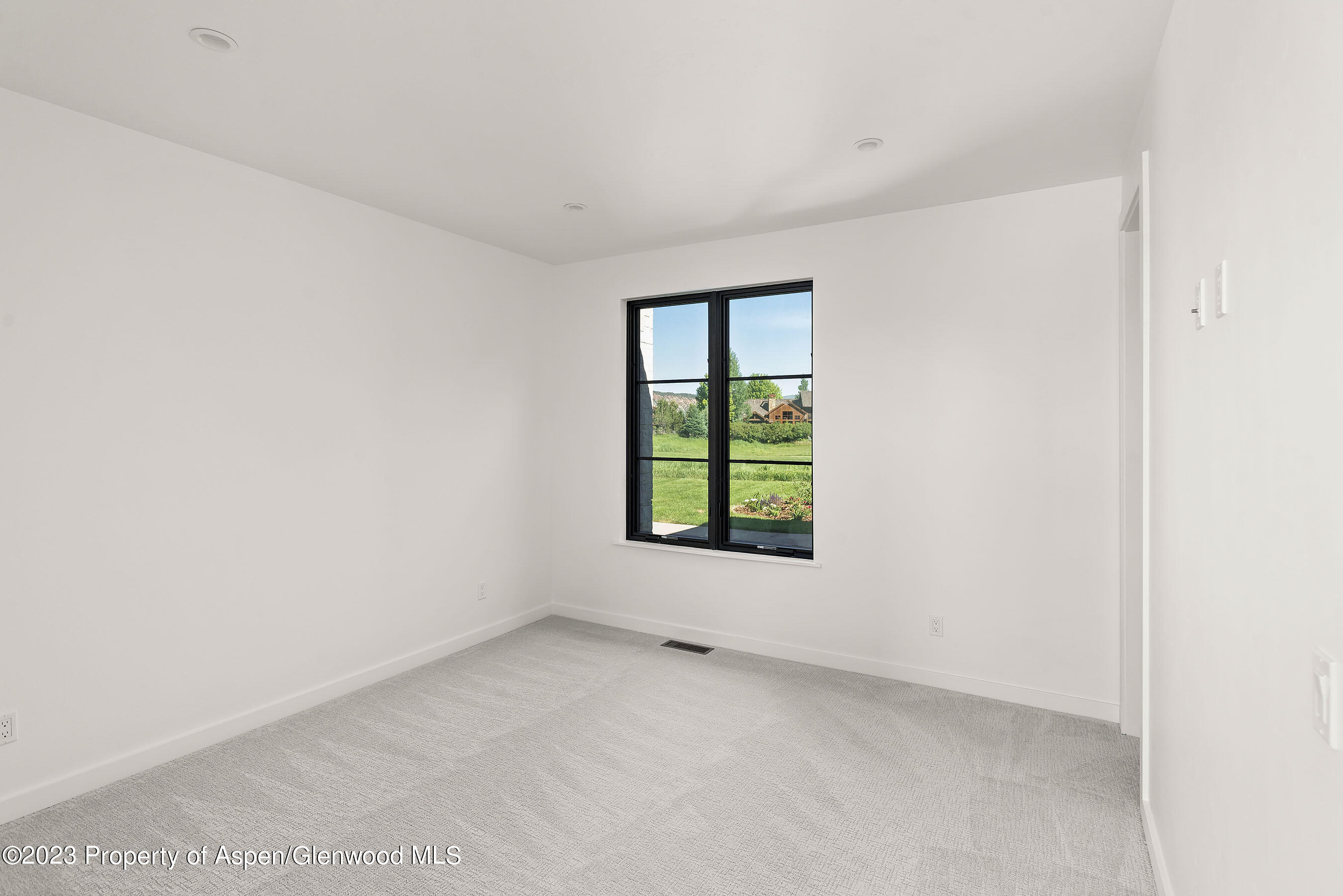 89 Fox Prowl Lane Carbondale, CO 81623 - Photo 10 of 15 an empty room with a window