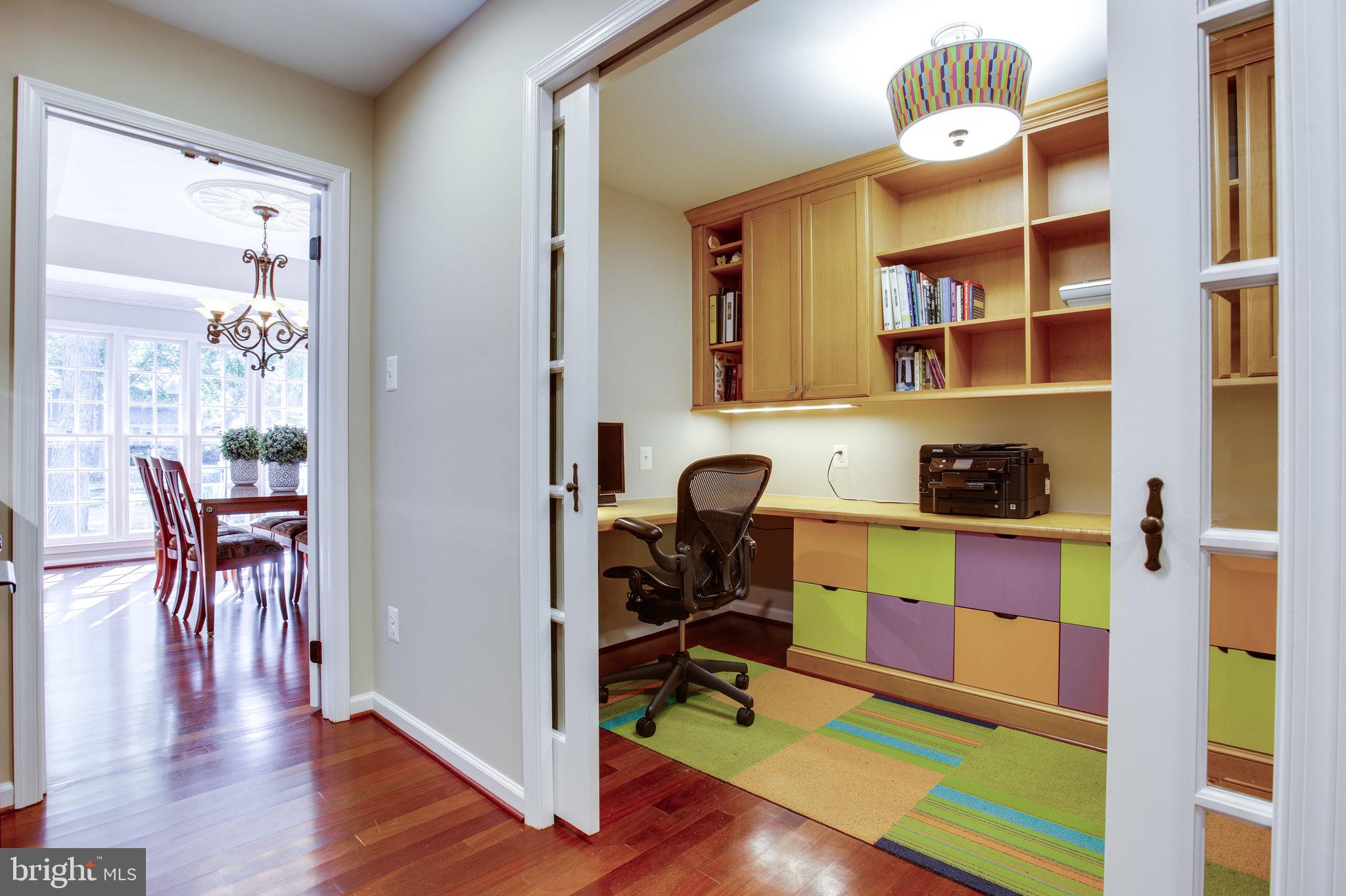 814 Ridge Drive McLean, VA 22101 - Photo 19 of 49 Homework area/Study Hall located off kitchen