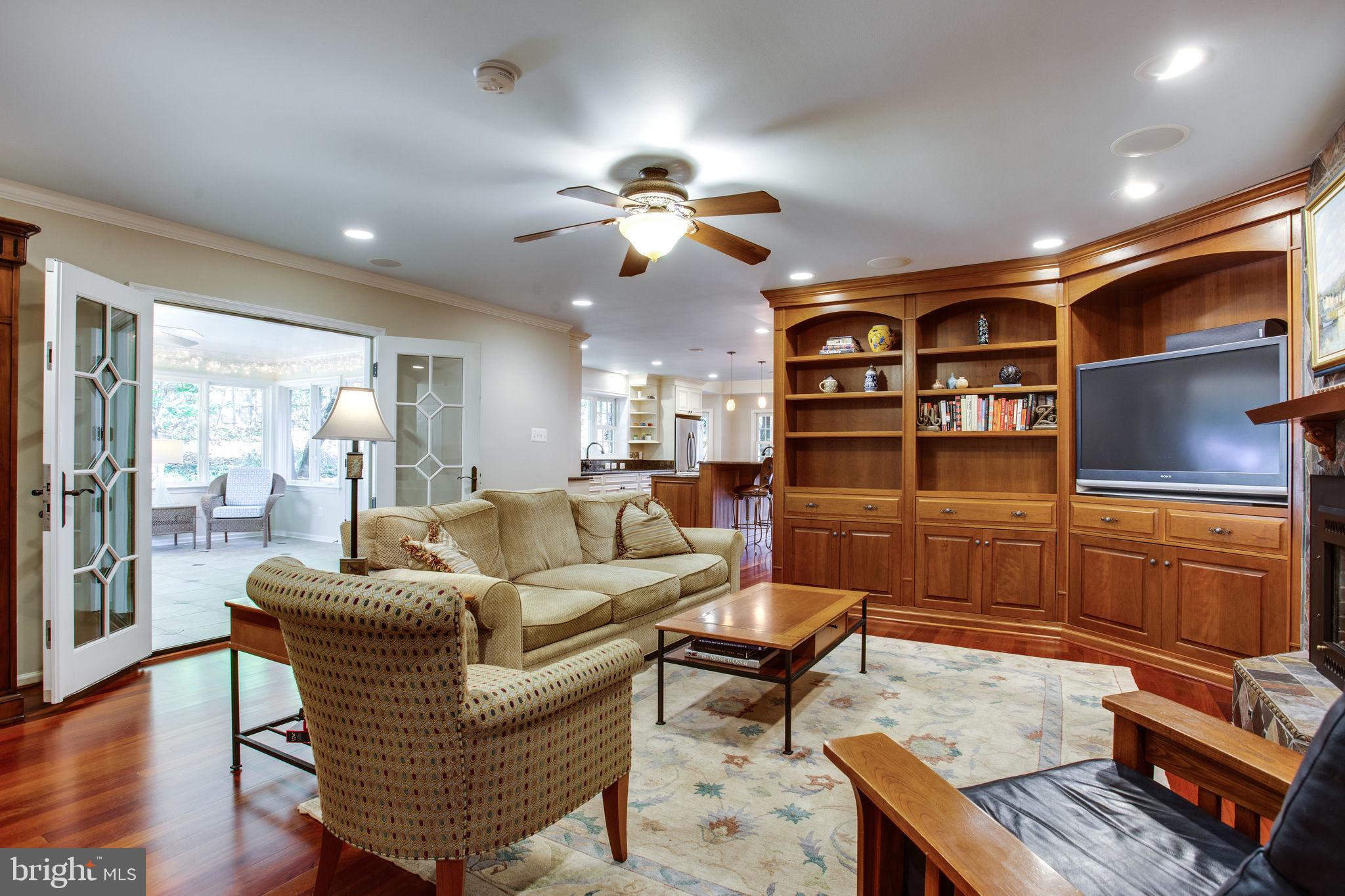 814 Ridge Drive McLean, VA 22101 - Photo 21 of 49 Family Room