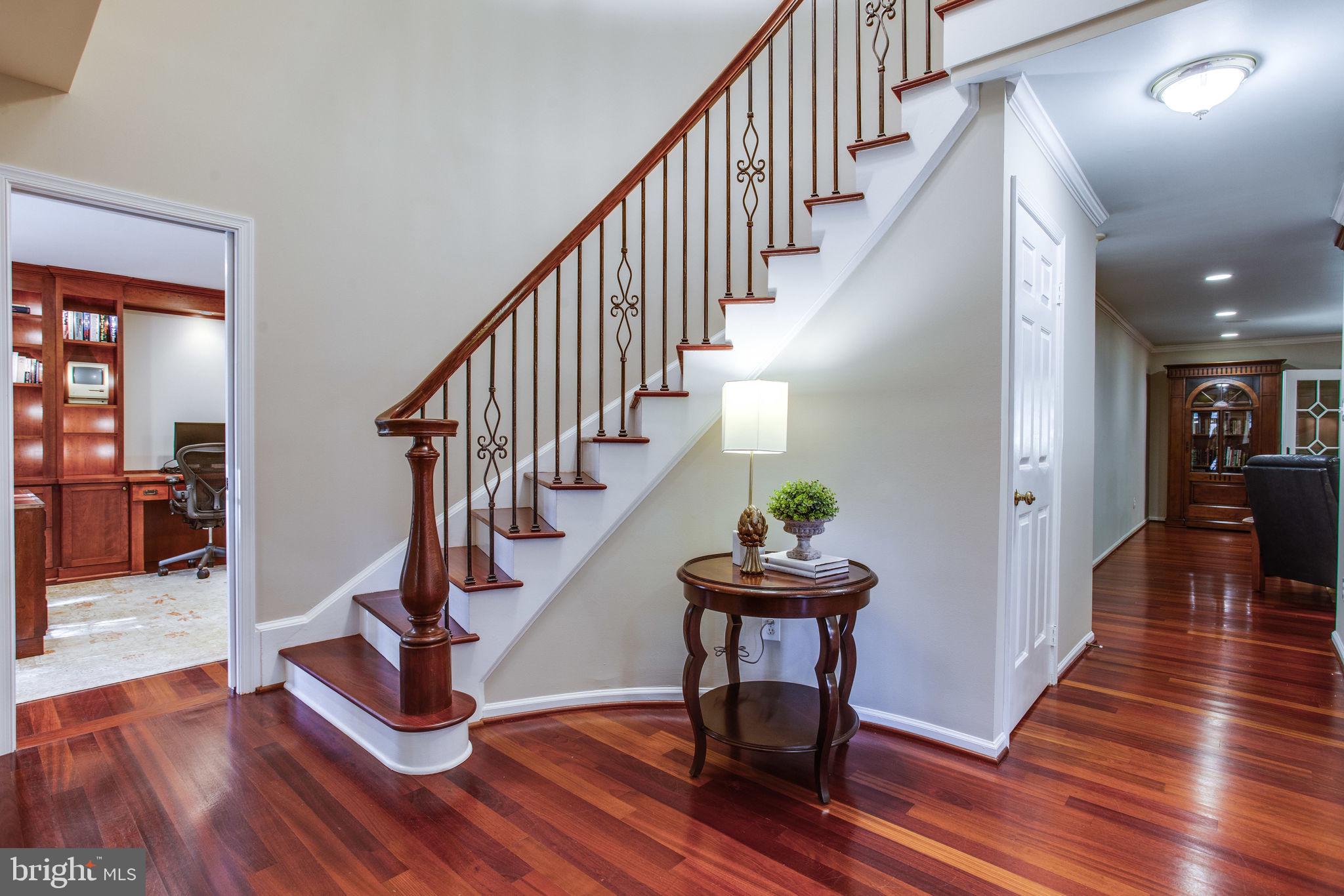 814 Ridge Drive McLean, VA 22101 - Photo 5 of 49 Welcoming foyer