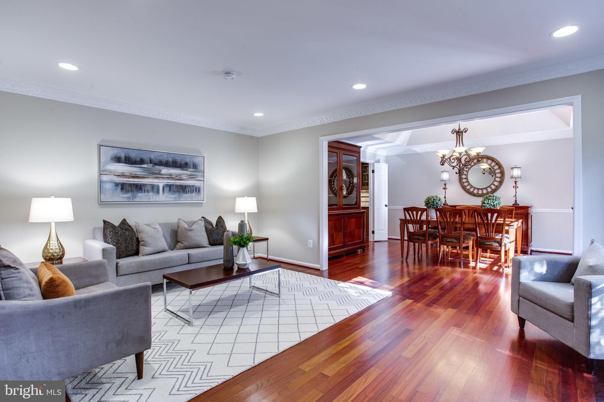 814 Ridge Drive McLean, VA 22101 - Photo 7 of 49 Living Room
