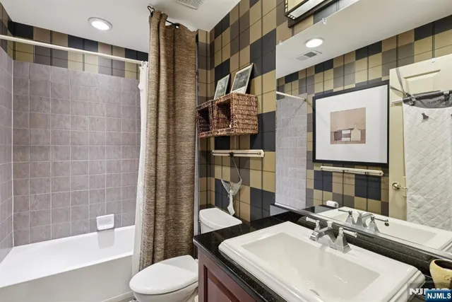 $799,900 | 33 Sedona Boulevard, Hamilton, NJ 08691