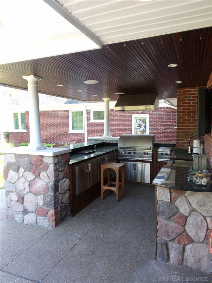 1070 North Renaud Road Grosse Pointe Woods, MI 48236 - Photo 15 of 50