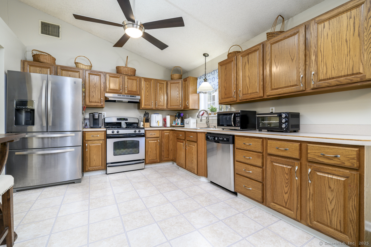 10 Hoinski Way Ansonia, CT 06401 - Photo 14 of 30