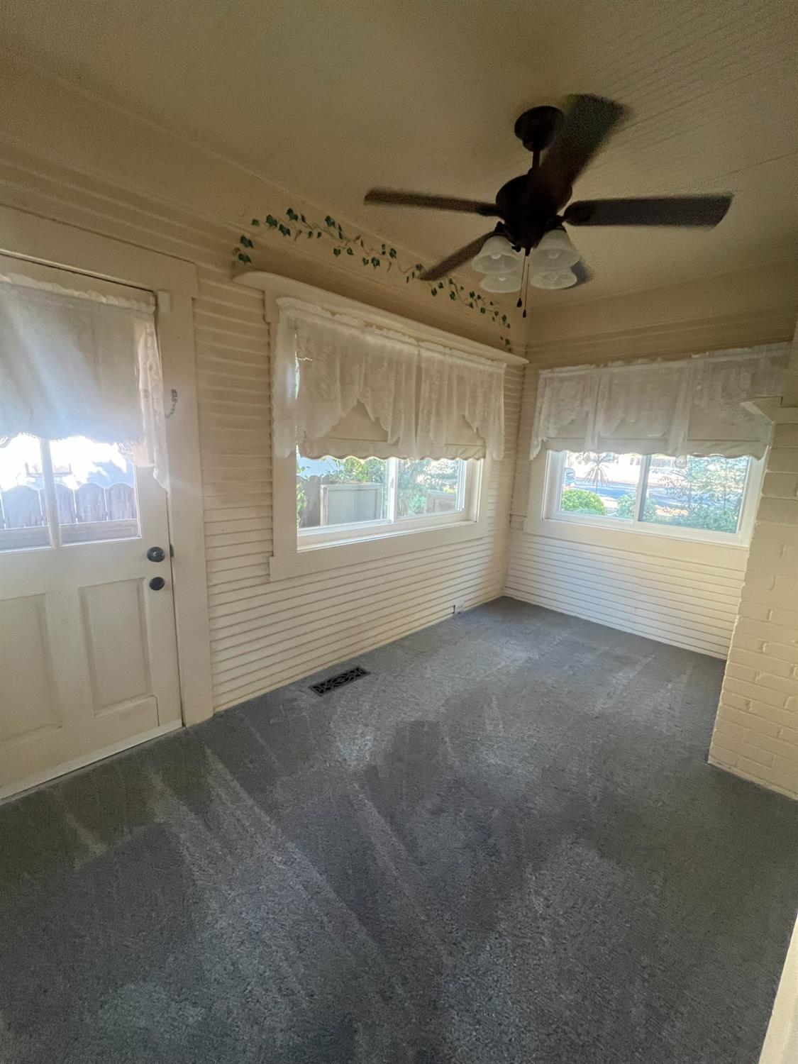 471 South Reed Avenue Reedley, CA 93654 - Photo 18 of 54