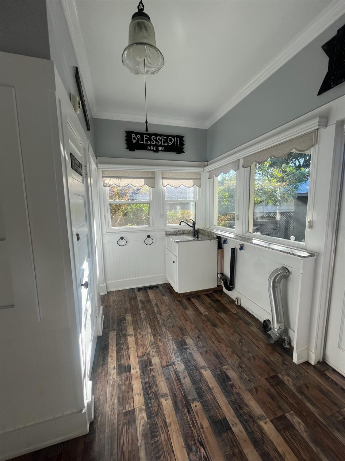 471 South Reed Avenue Reedley, CA 93654 - Photo 20 of 54 a view of a storage & utility room with washer and dryer