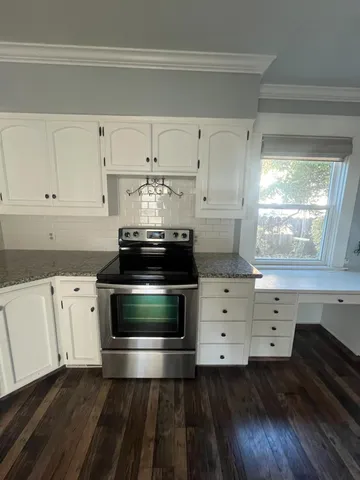 a view of utility room