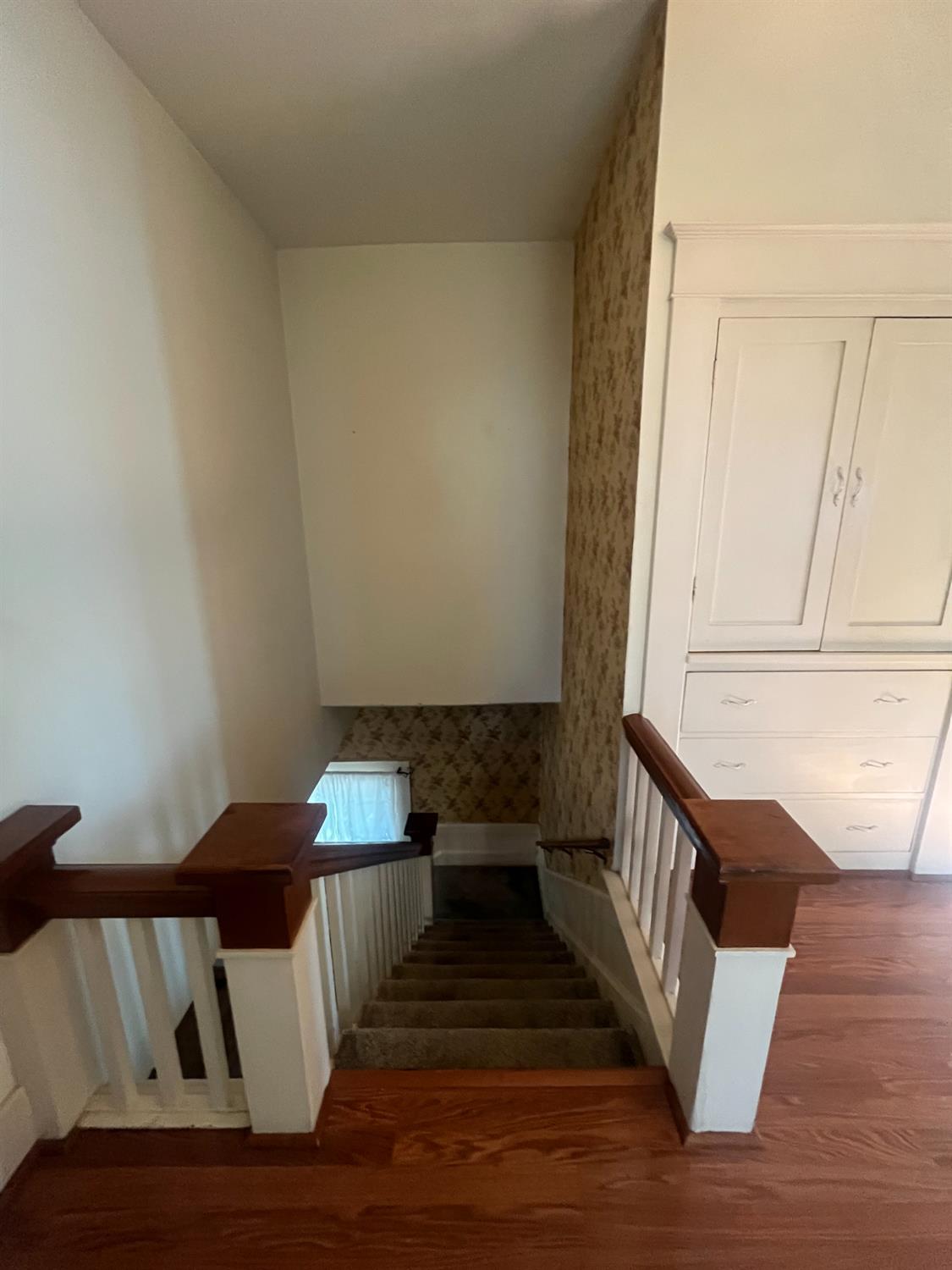 471 South Reed Avenue Reedley, CA 93654 - Photo 47 of 54 a front view of a house with stairs