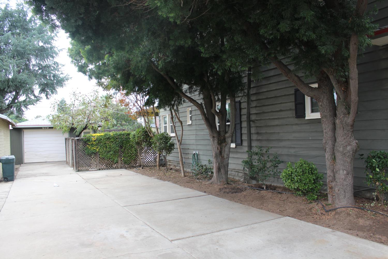 471 South Reed Avenue Reedley, CA 93654 - Photo 52 of 54 a backyard of a house with plants and trees
