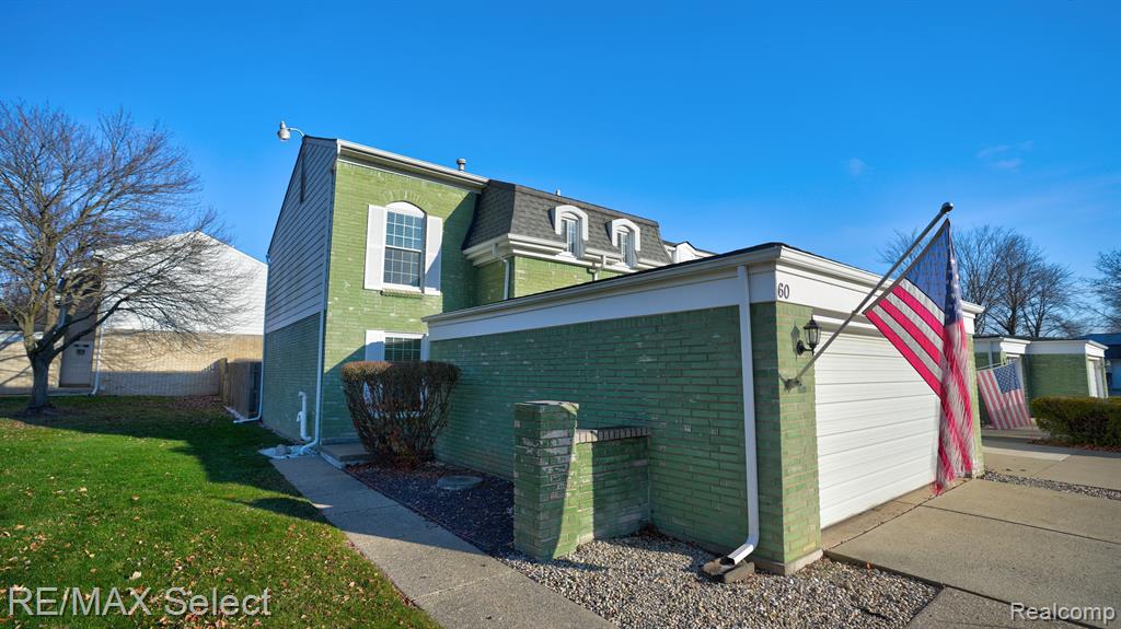 60 Stratford Lane Rochester Hills, MI 48309 - Photo 1 of 47
