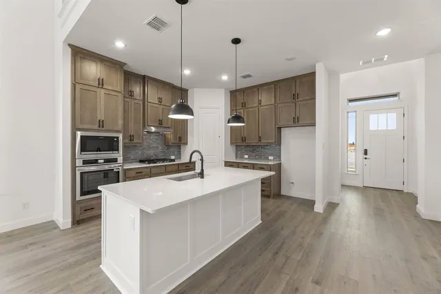 $599,900 | 1041 Moss Grv Trail, Justin, TX 76247