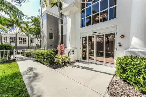 $1,050,000 | 450 Launch Circle, Unit 501, Naples, FL 34108