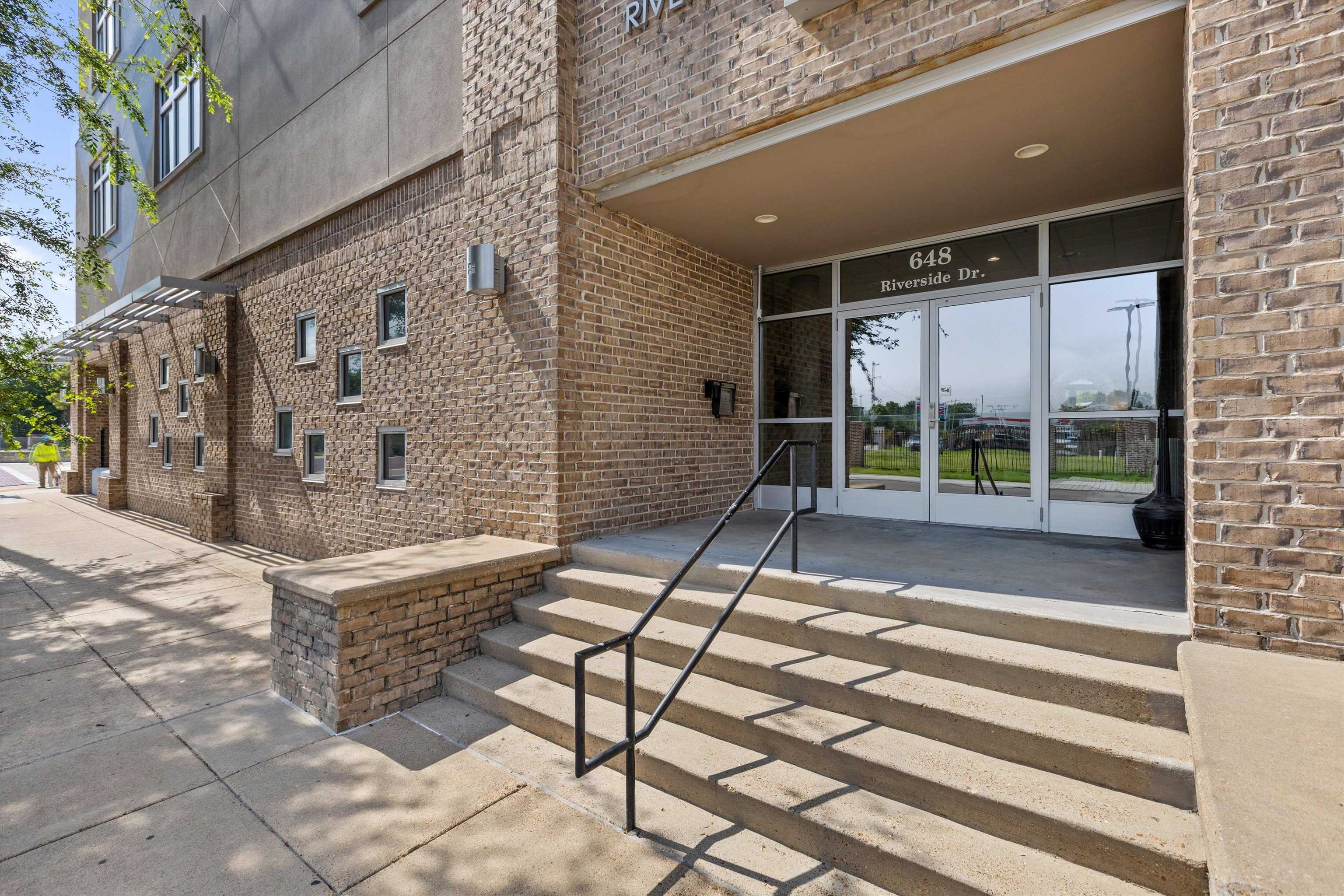 648 Riverside Drive, Unit 204 Memphis, TN 38103 - Photo 3 of 33