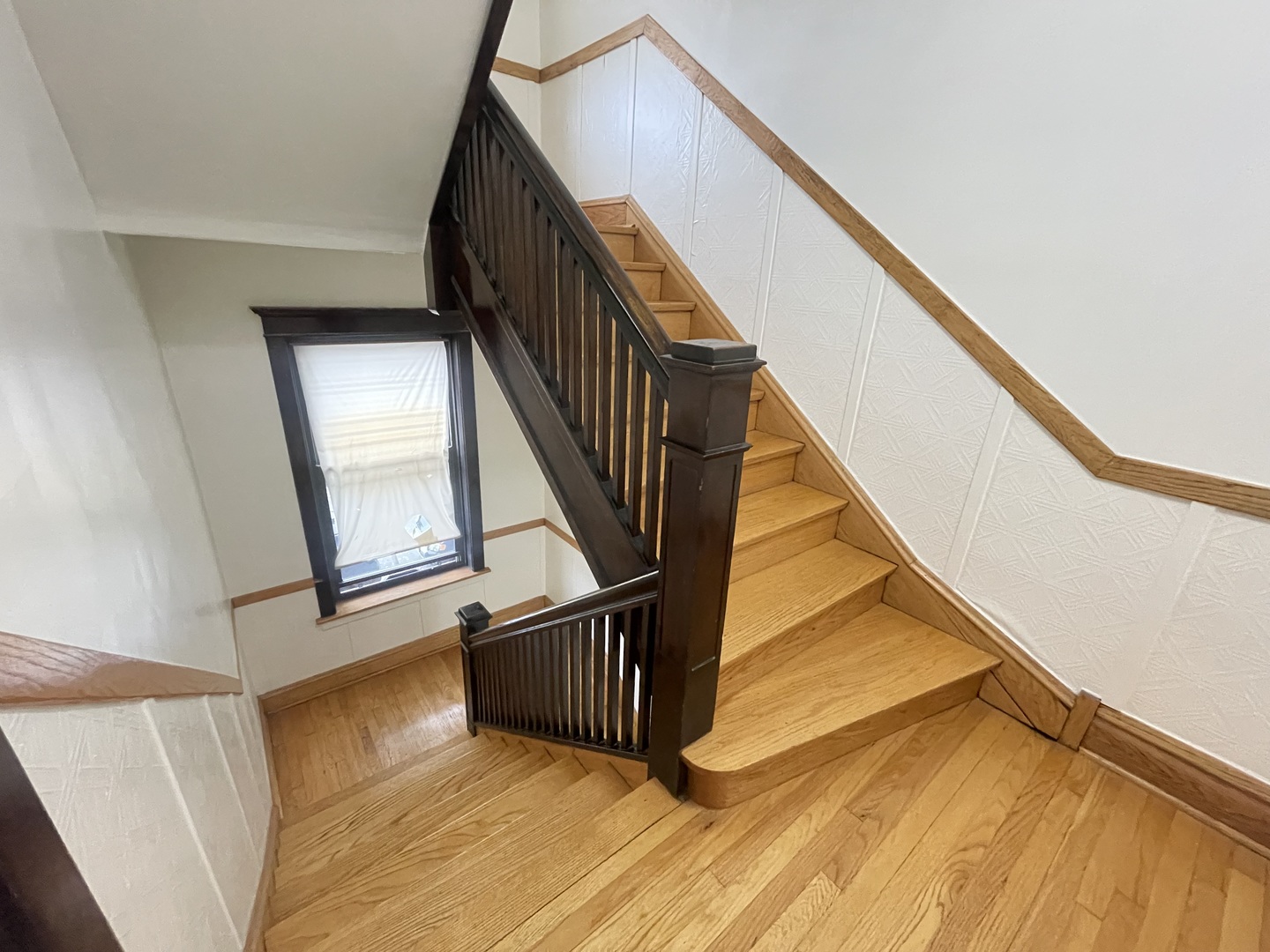 3270 West Dickens Avenue, Unit 2 Chicago, IL 60647 - Photo 4 of 15 a view of entryway