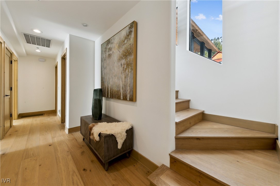 987 Wander Way Incline Village, NV 89451 - Photo 23 of 45 a bedroom with a bed and a couch